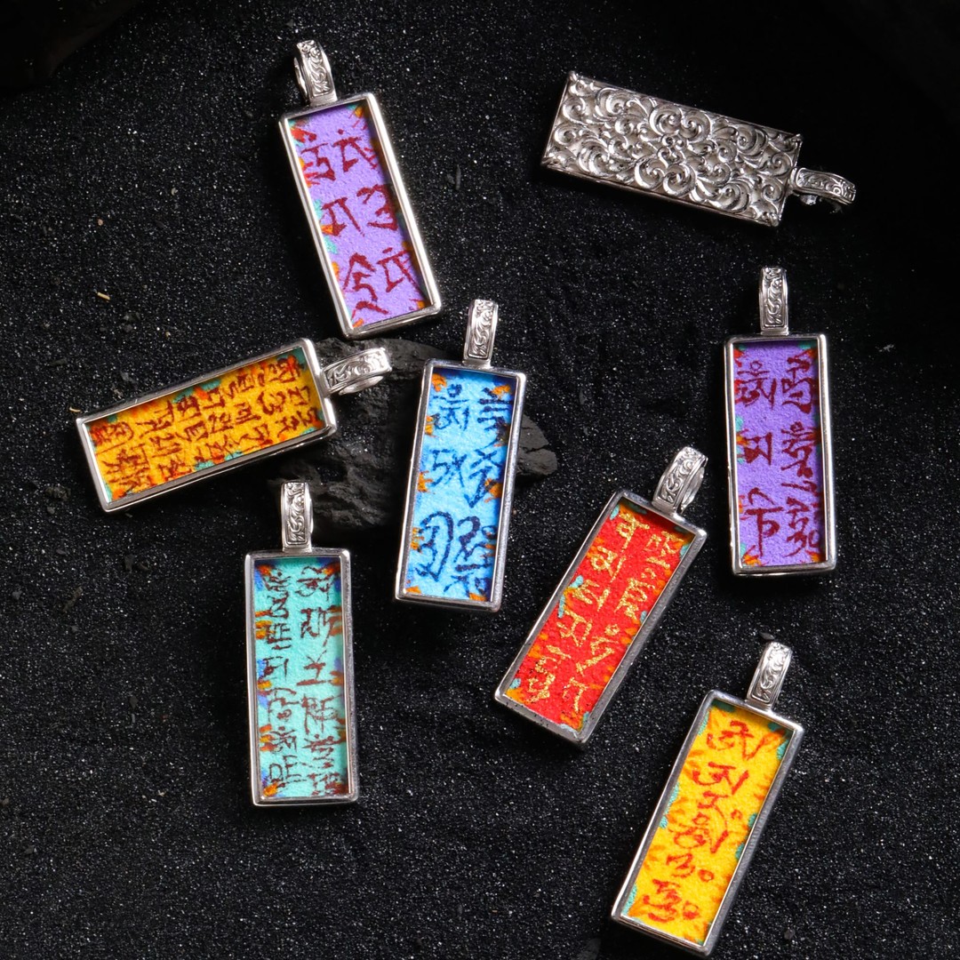 吊坠925银八大守护多巴胺彩色精工手绘卡卡方牌吊坠 M8601