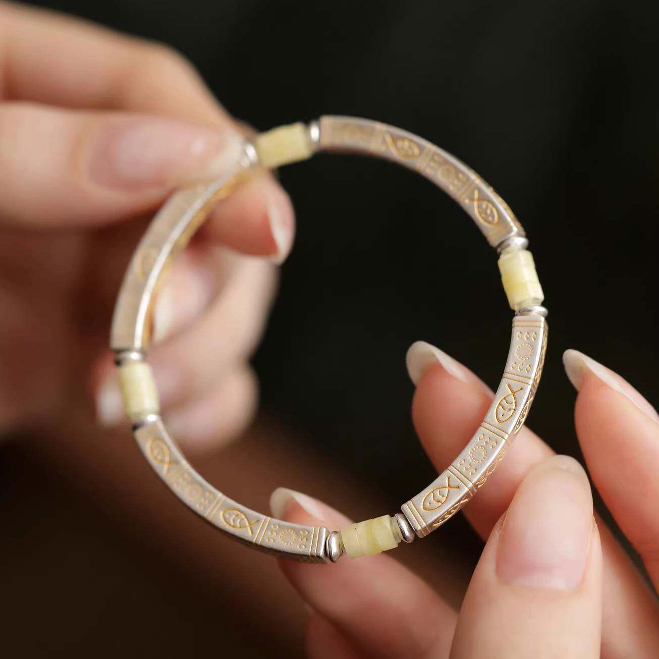 足银蜜蜡隔片描金鱼纹弯管弹力手串女轻奢时尚百搭民族风 S13066