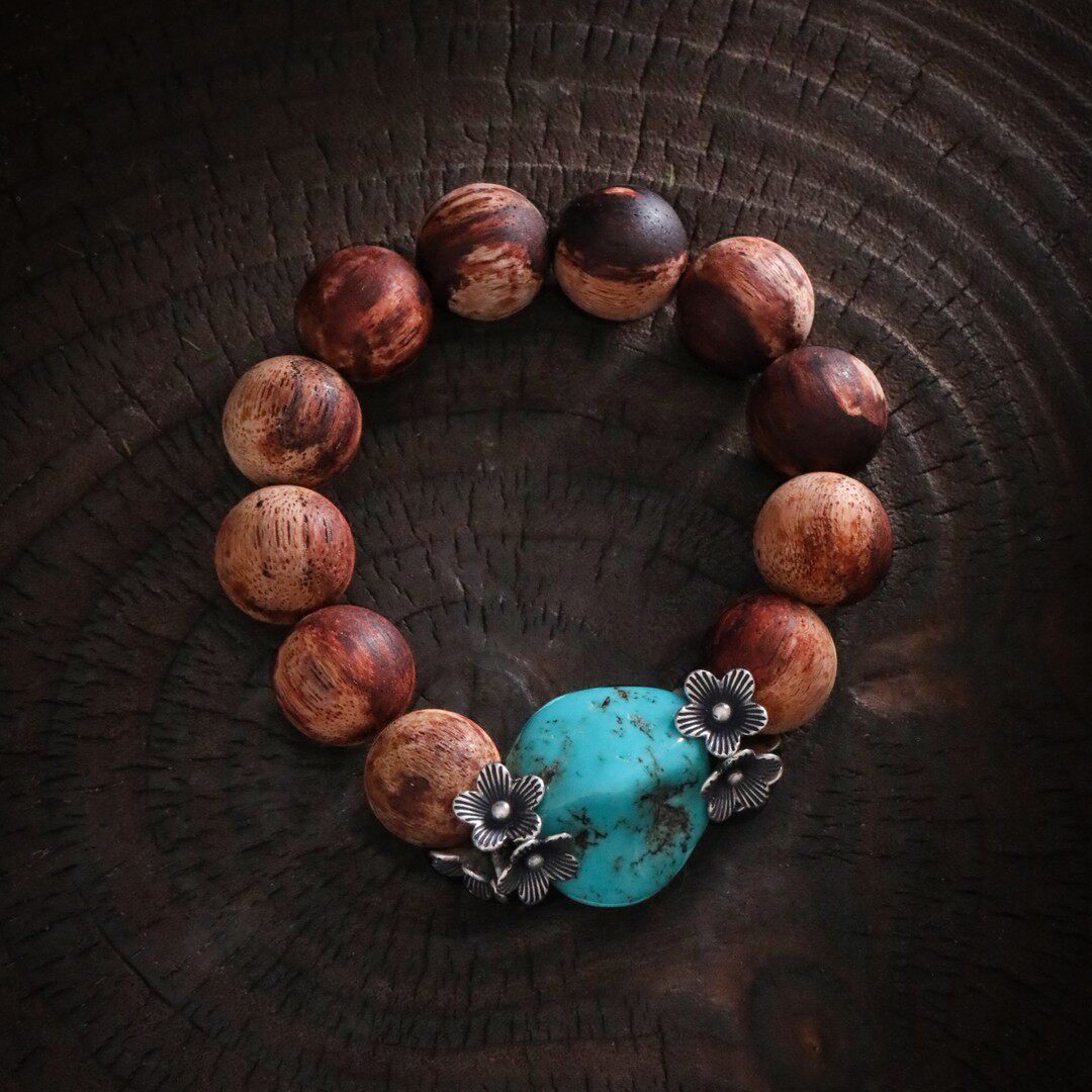 S925银降真香圆珠随形松石五瓣花弹力手串 S11053