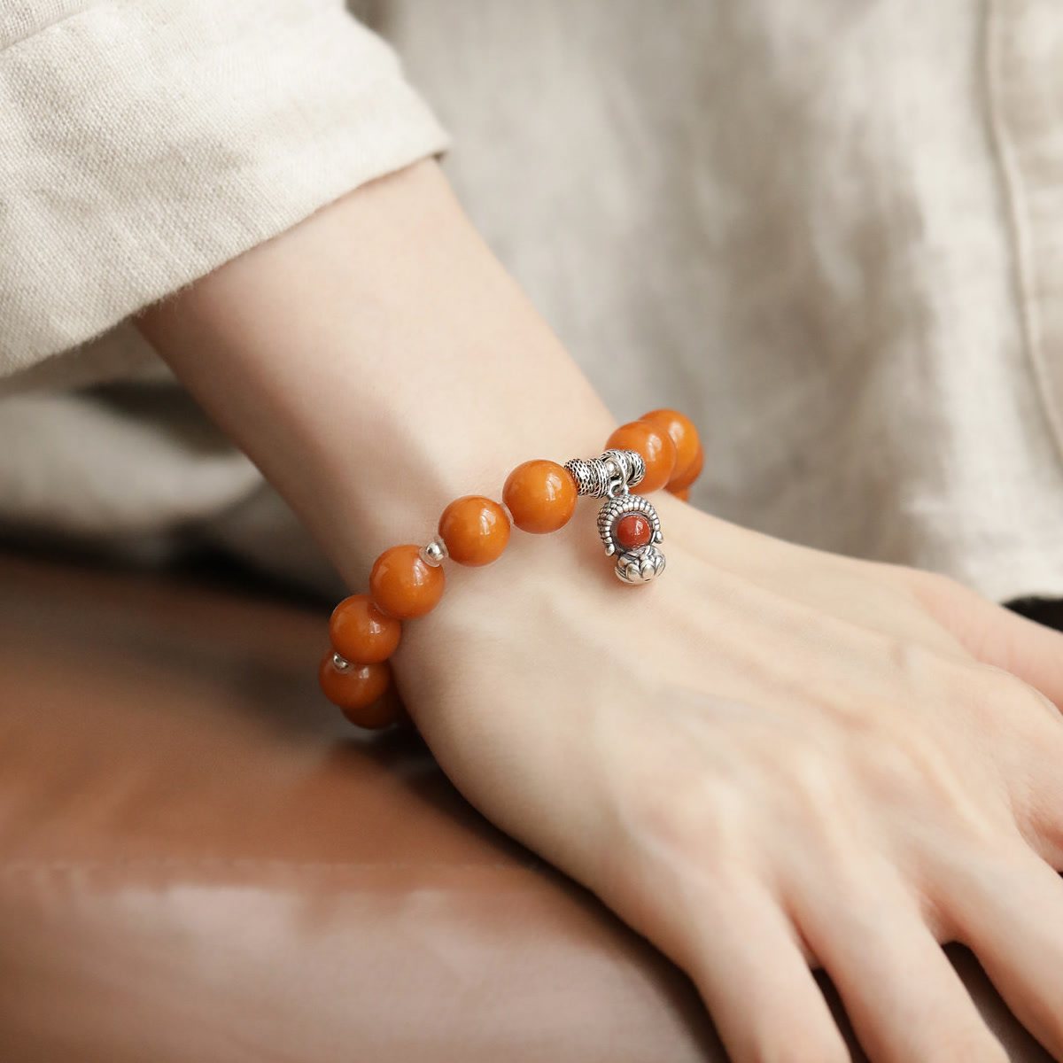 老蜜蜡圆珠南红足银宝宝佛莲花苞双面可戴手串精美国风饰品S12932