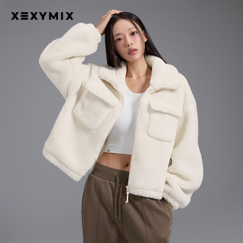 前胸双口袋短款仿羊羔绒外套