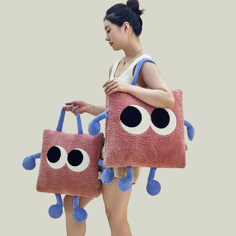 手拎加厚保暖可爱毛绒大眼抱枕被子两用汽车载折叠办公室午休睡毯