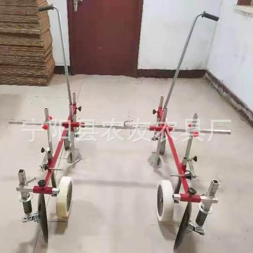 大蒜铺膜机人力手拉0.4-1.2米宽幅可调盖膜机平地祁隆花生覆膜机