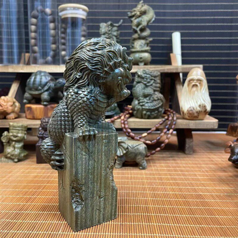 绿檀木雕镇水兽摆件盘龙玉玺创意文玩招财装饰桌面工艺品麒麟摆件