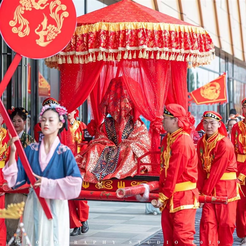 圆顶汉婚步撵中式婚礼唐明制凤撵可拆卸十六抬大花轿八抬描金木雕