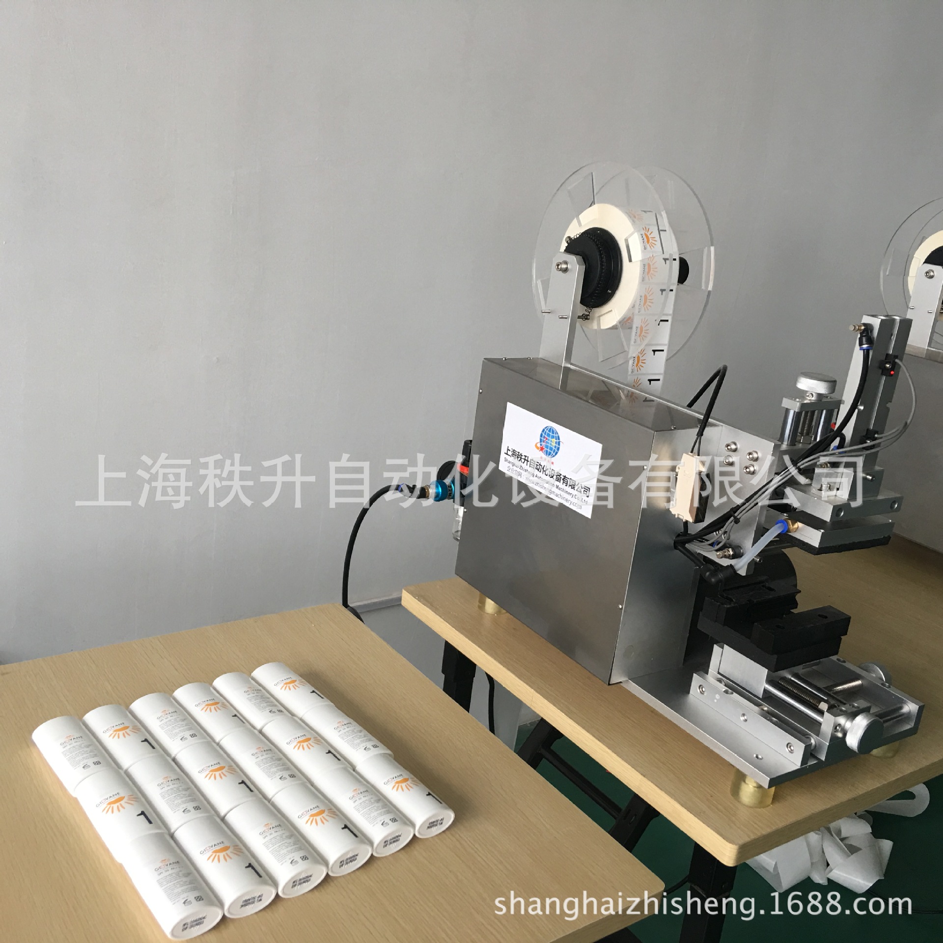 扁瓶贴标签机器 简易型贴商标机器厂家 半自动贴标 代客户贴标签