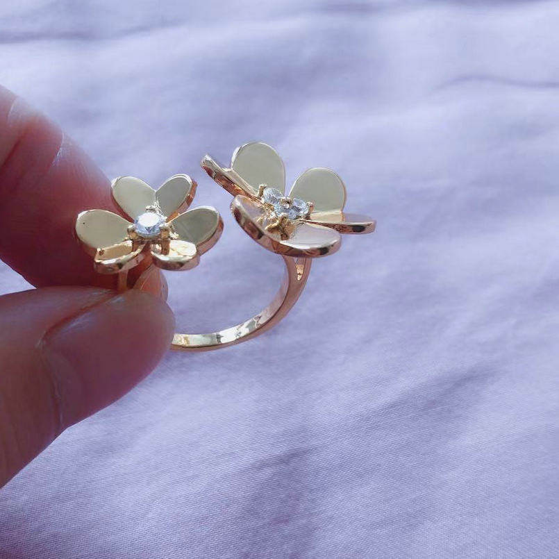 fashion double flowers with cubic zircon in centre rose gold