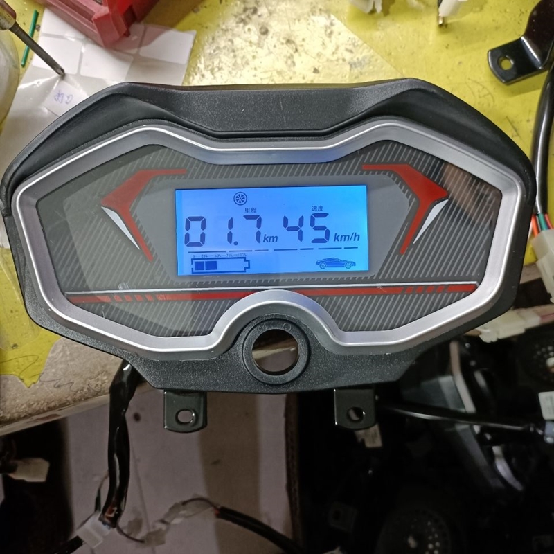 电动三轮车通用蓝牙仪表盘总成电子速度表液晶仪表蓝牙喇叭仪表