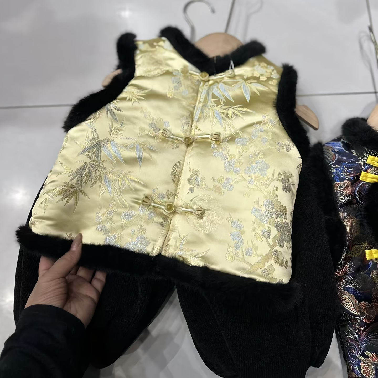 宝宝儿童拜年服马甲女童男童唐装汉服中国风红色加绒加厚冬装洋气