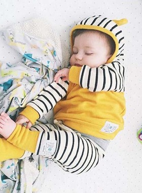 童装婴儿套装黄色长袖连帽上衣条纹裤子家居服宝宝睡衣