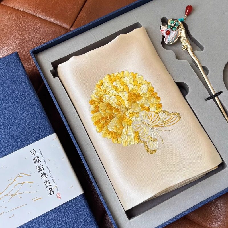 中国风真丝刺绣丝巾手工桑蚕丝长条围巾高档四件套礼盒装高端披肩