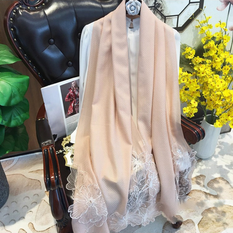 高端钻石纹羊毛围巾女款妈妈旗袍披肩2025新款送母亲长辈围巾礼盒