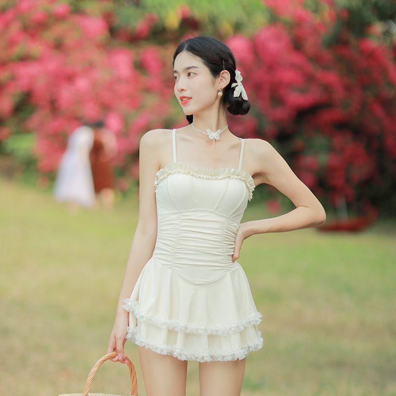 2024泳装可爱甜美聚拢吊带蕾丝保守性感游泳显瘦泡温泉泳衣女夏