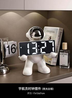 贝汉美创意宇航员闹钟玄关摆件简约现代家居客厅时钟床头柜装饰品