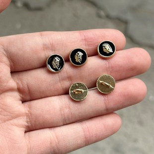 开衫 金属圆形小香复古风树叶高脚手缝小纽扣针织衬衫 毛呢毛衣大衣