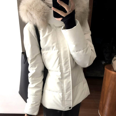 白色短款巨好看的连帽羽