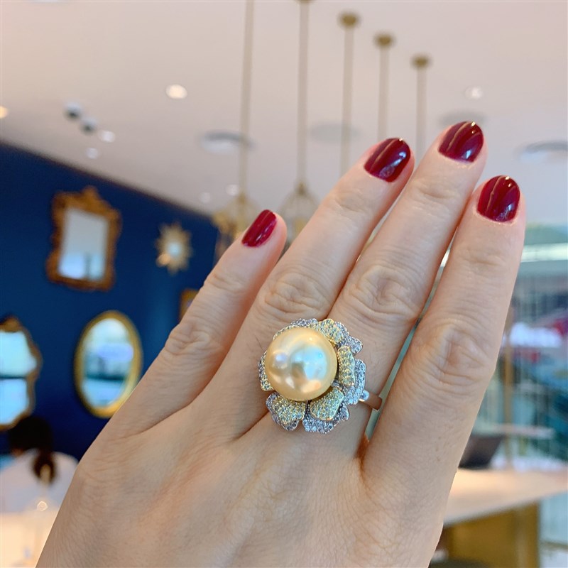 Pale gold mother of Pearl womens ring fashionable adjustabl