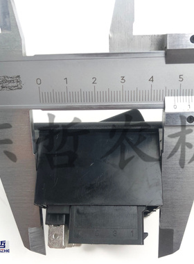 迪尔6B1204 6B1404拖拉机农机配件SJ15519/SJ15742摇臂开关三联