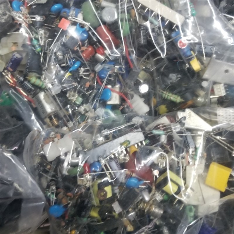 1斤混装电子元件包二三极管CBB电容电阻器发光灯开关电感芯片