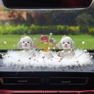 车载汽车摆件高级感网红女士中控台镶钻摇头泰迪狗狗汽车装饰用品
