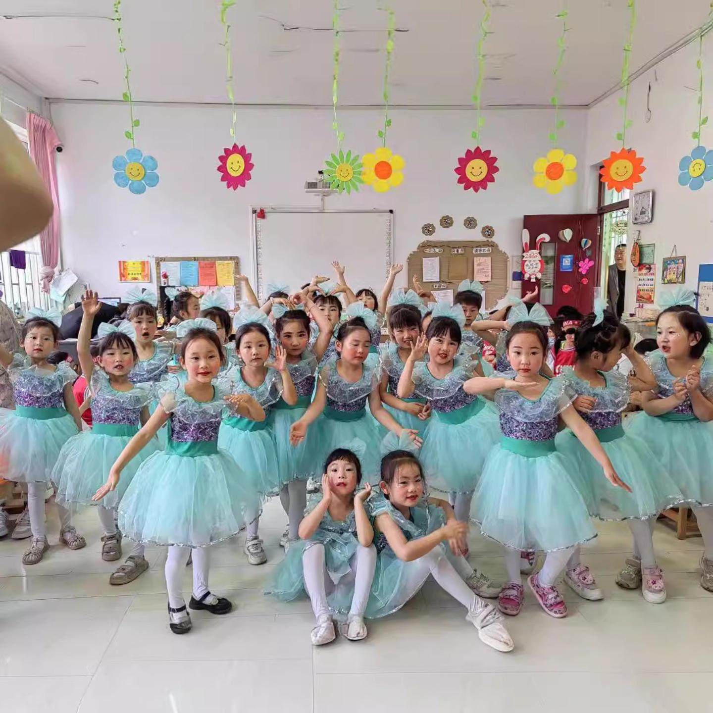 新款把未来点亮演出服纱裙女童
