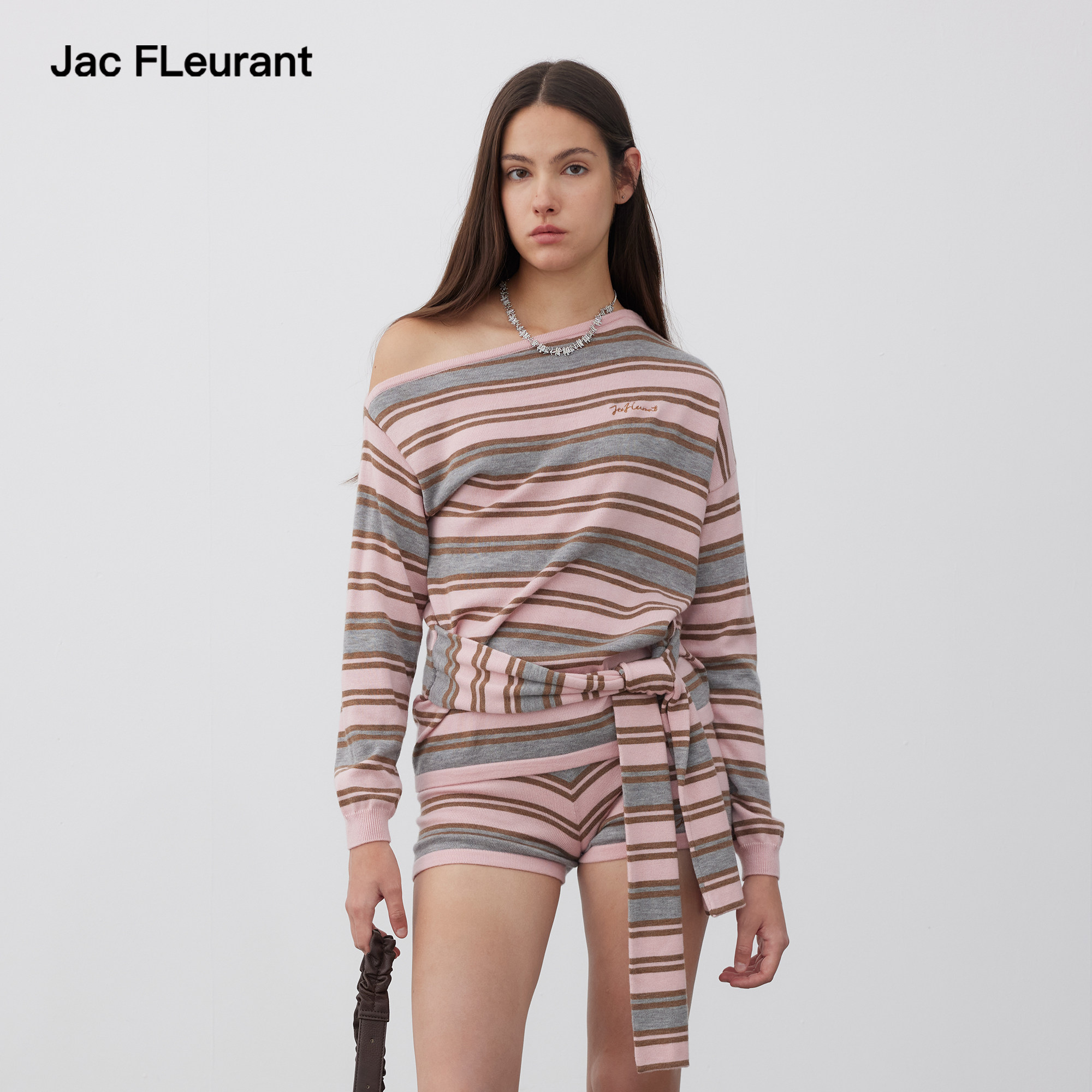 JAC FLEURANT2026秋季新款女斜肩条纹绑带打结薄款毛衣短裤套装图片
