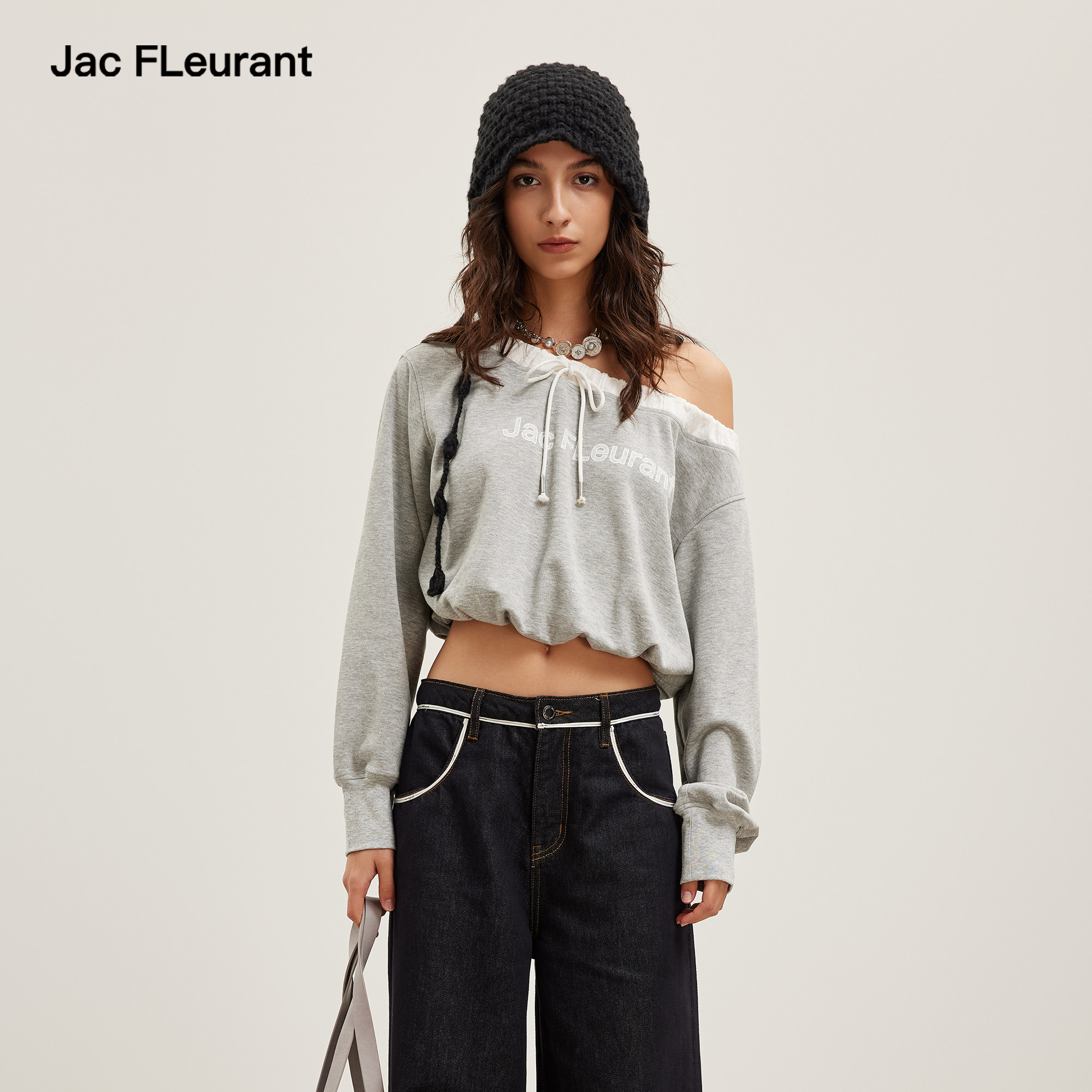 JAC FLEURANT2026春夏新品拼接松紧露肩LOGO印花不规则短款卫衣