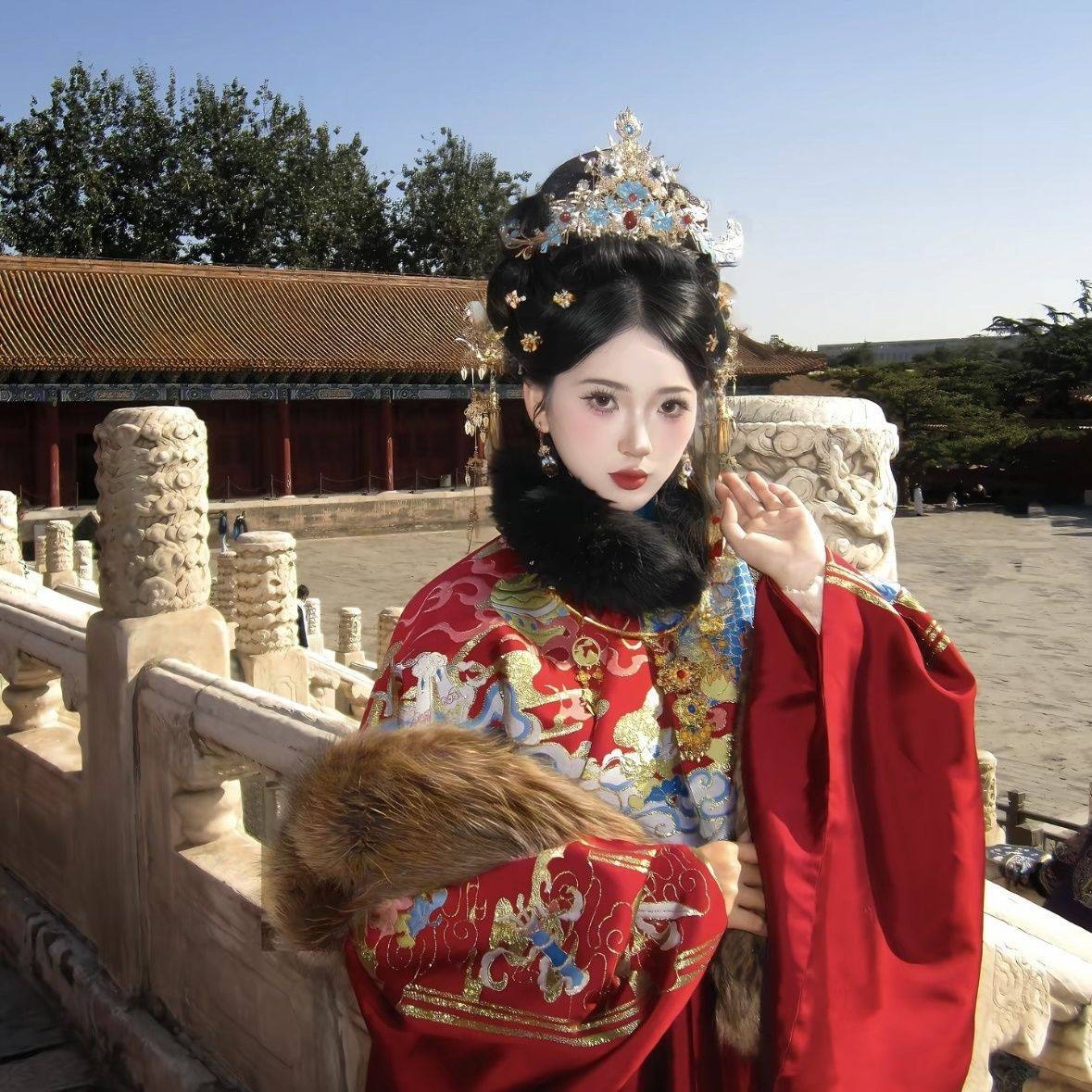 明制汉服女古装织金红贵女长袍重工妆花宫廷风结婚敬酒服冬季保暖