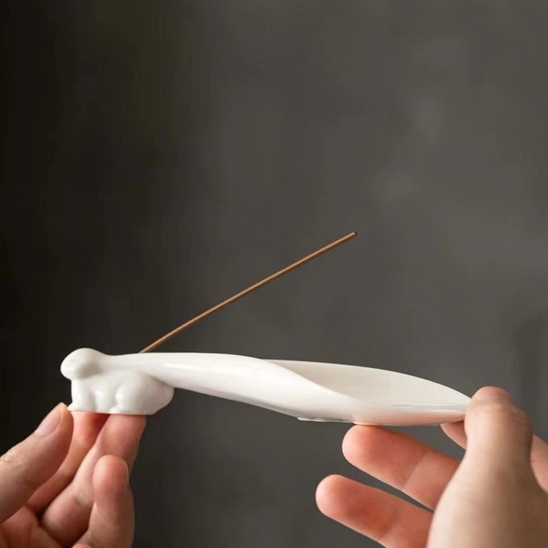 德化白瓷月宫兔子香插香炉小摆件玉兔捣药迷你香插小可爱动物摆件