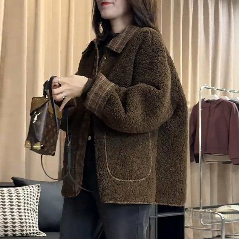 韩版宽松羊羔毛外套女2025冬季新款时尚高级拼色格子翻领上衣棉服