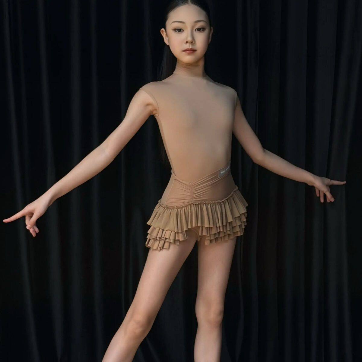 2026夏季新款女童拉丁舞高级贴肤肌底短袖高领蛋糕超短裙练功服装