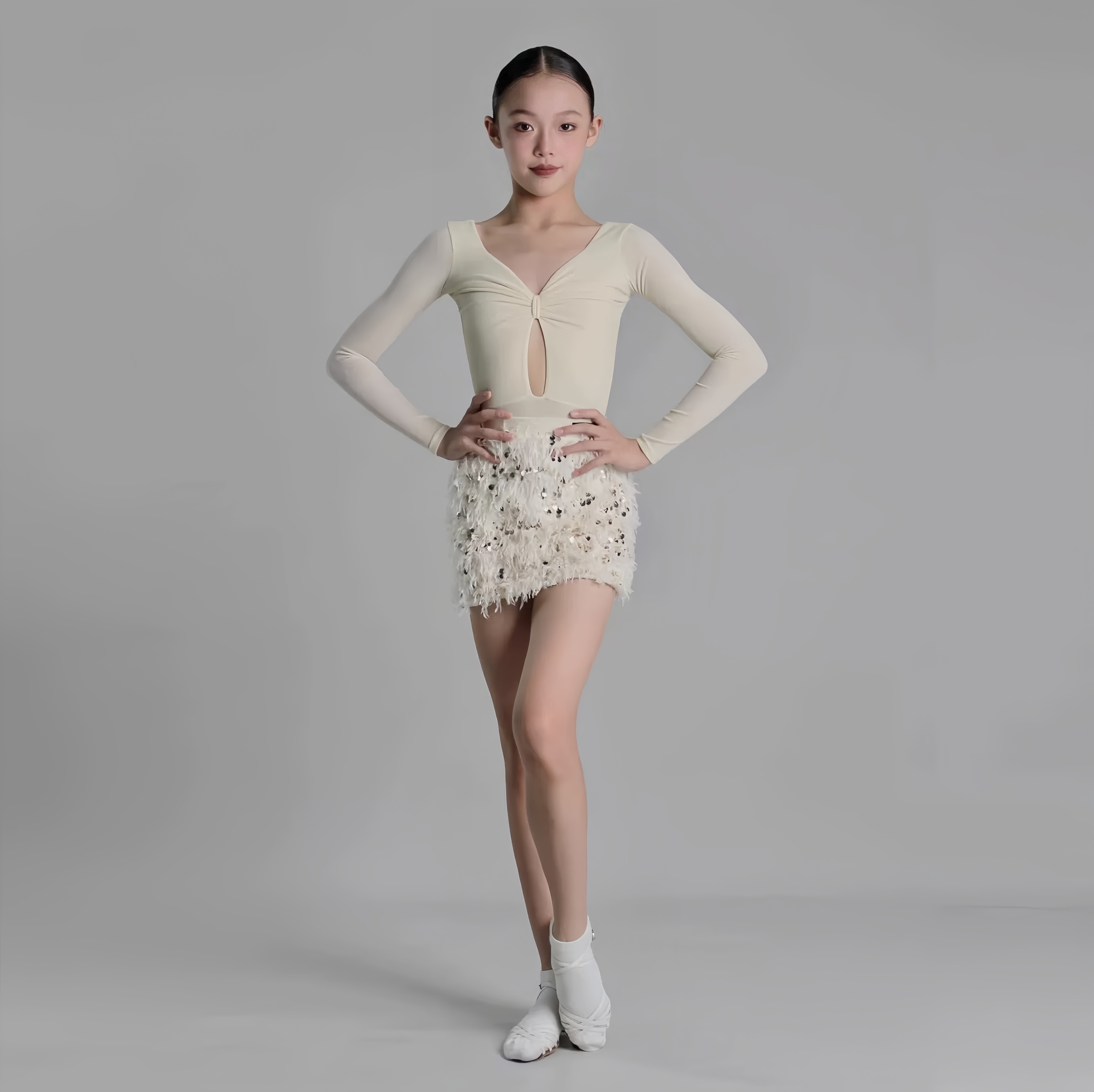 2026秋季新款少儿拉丁舞套装 V领镂空长袖亮片女童包臀半裙演出服