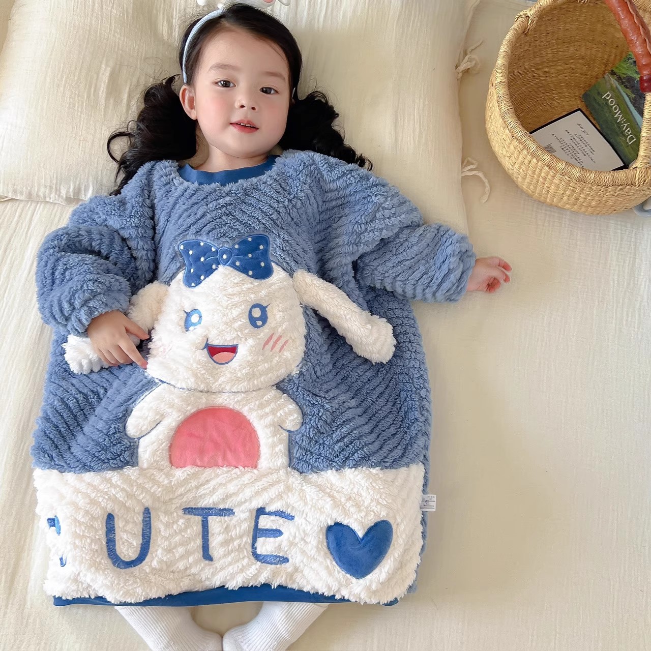 宝宝秋冬款连体睡袋珊瑚绒睡袍秋冬季睡裙防踢儿童睡衣法兰绒冬