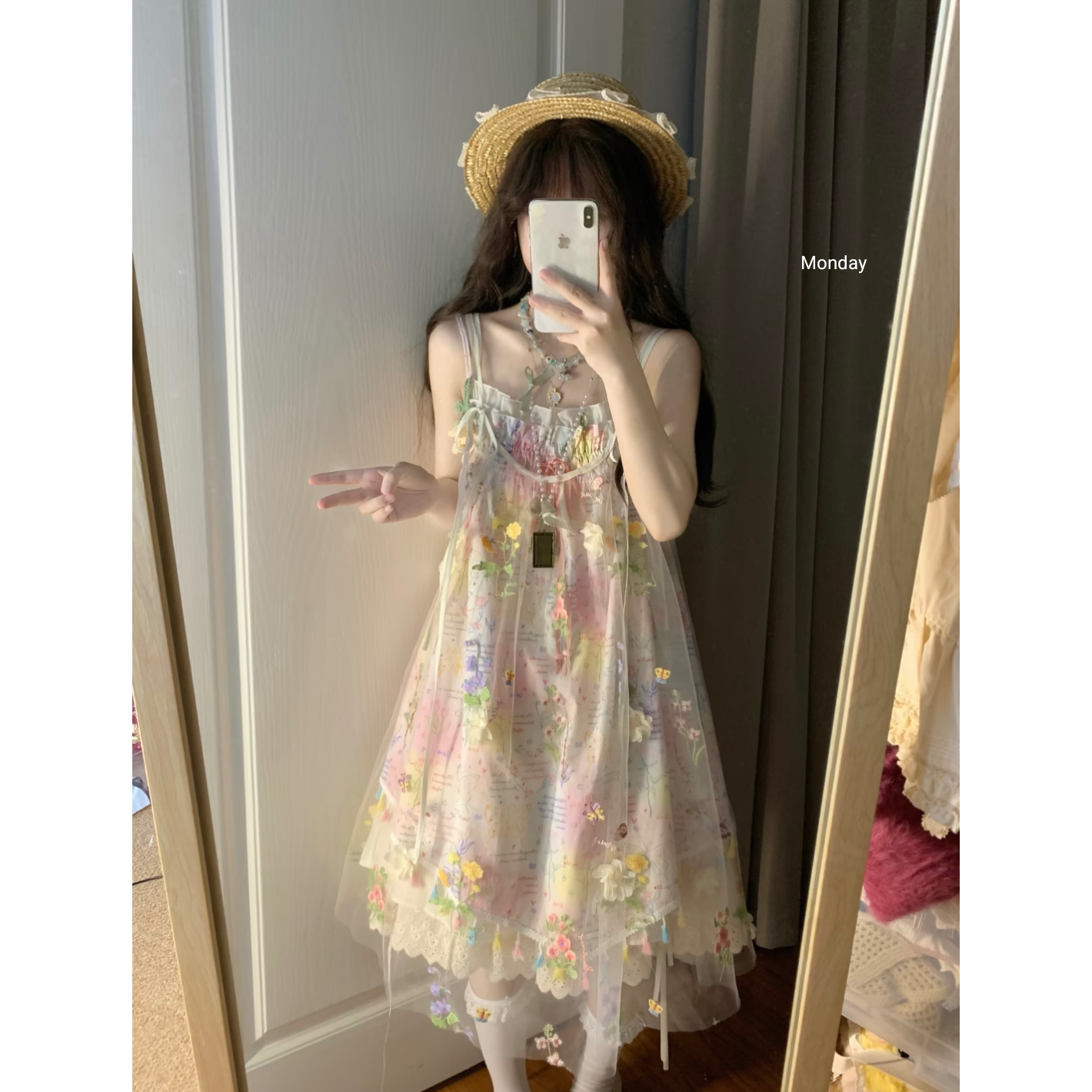 多巴胺碎花刺绣网纱吊带连衣裙图片