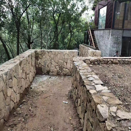 观黄石矿山直发黄石假山叠水大型景观石驳岸护坡挡墙用景观石