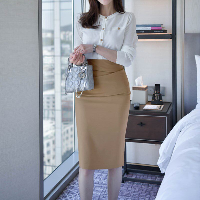 卡其色半身裙包臀裙女2024新款裙子褶皱一步裙职业春夏半裙中长款