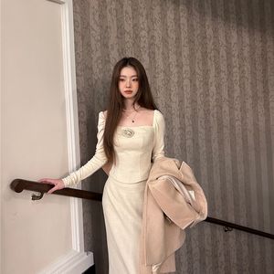 圣卡洛的晚秋 米驼色人字纹浪漫玫瑰针织拼接方领上衣长半裙套装