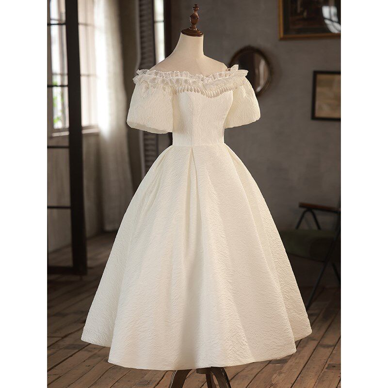 领证港风复古显瘦2024新款轻婚纱小个子法式旅拍影楼宫廷风礼服女