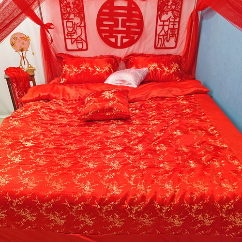 婚庆四件套红色龙凤喜丝绸缎被套四件套结婚复古中式结婚床上用品