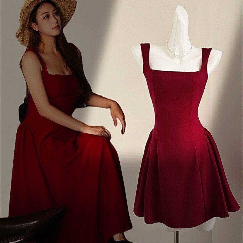 从一 红色U领吊带连衣裙女2024新款法式小众高级感a摆裙时刻