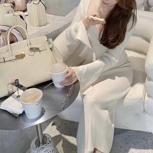 针织裙方领修身 CCZEE 优雅喇叭袖 法式 开叉连衣裙 原地心动