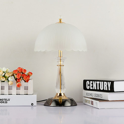 夜灯 床头灯现代简约欧式风格可调光庆床头卧室哺乳水晶玻璃台灯