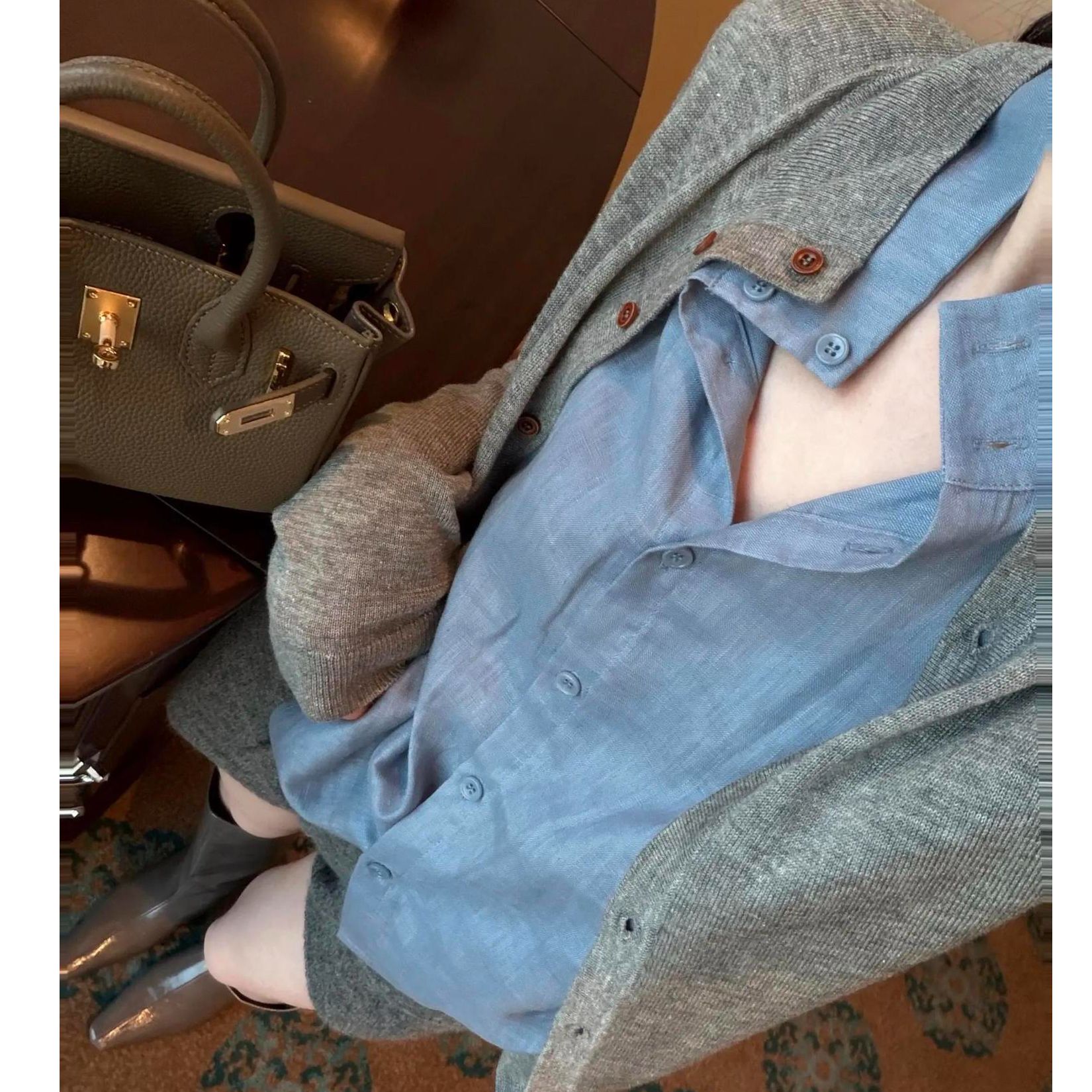 2026早秋衬衫领假两件毛衣短裤两件套女高级灰松弛感通勤气质套装