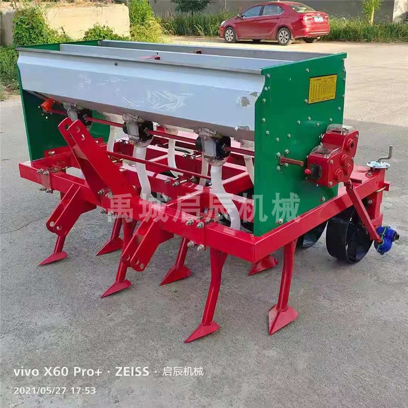 新款搂腿小麦播种机 6行7行8行9行播种四轮拖拉机带小麦播种机器
