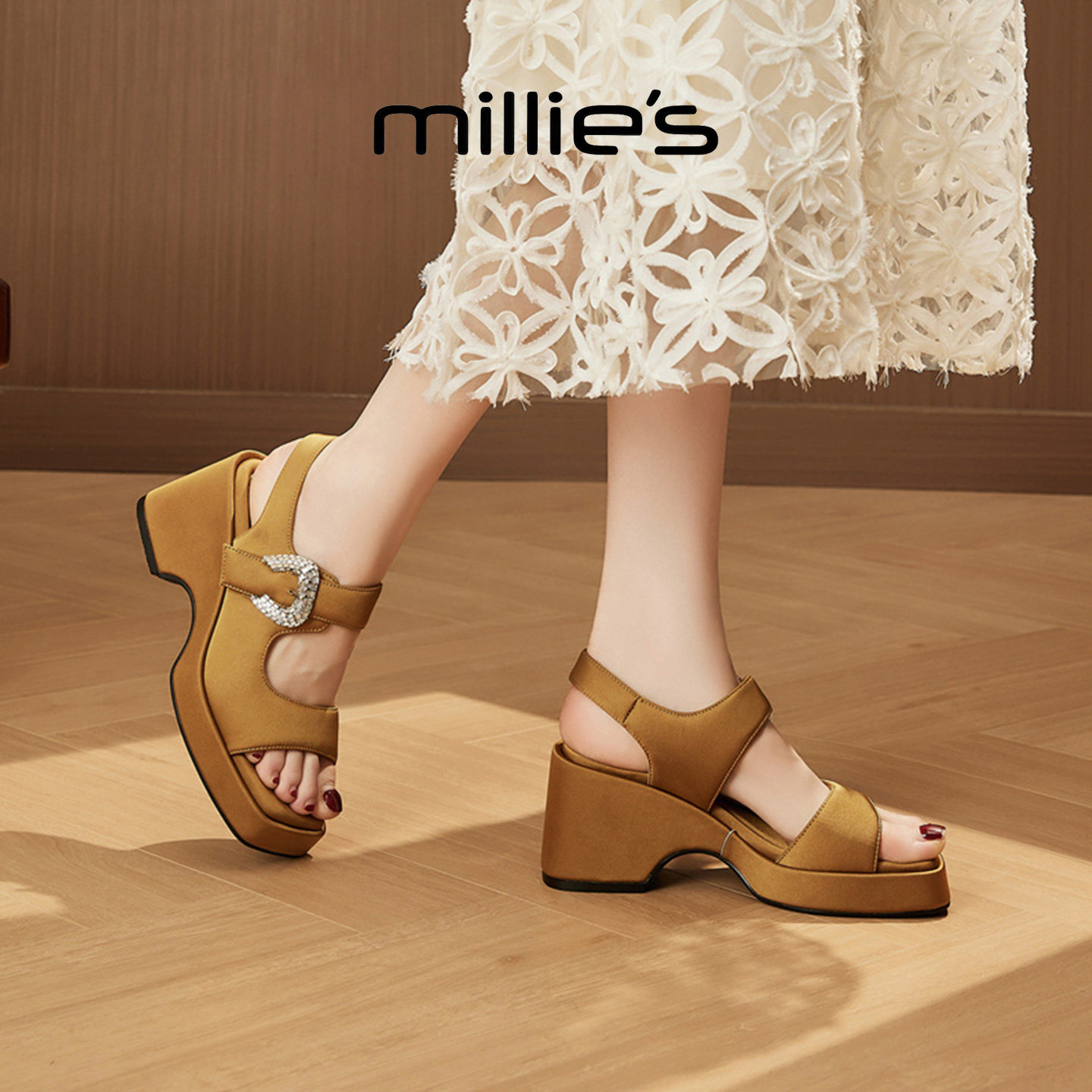 MILLIE'S/妙丽新款厚底水钻凉鞋女一字带坡跟高跟鞋舒适不累脚