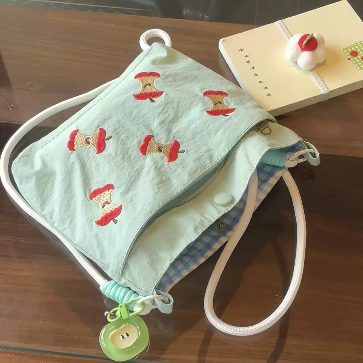 韩系少女心刺绣苹果斜挎包迷你