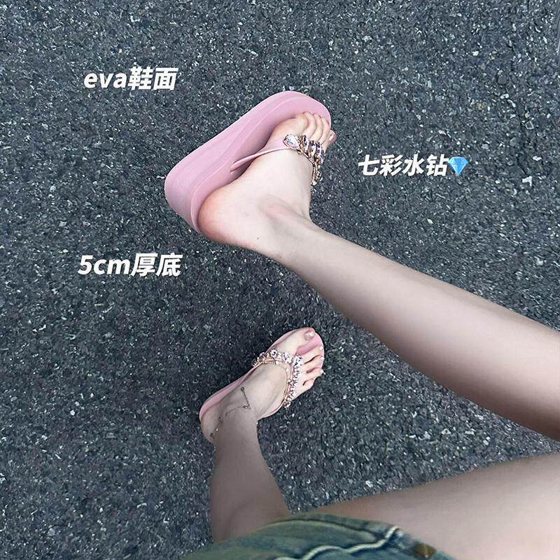 粉色水钻厚底人字拖女夏外穿2025新款海边沙滩时尚增高防滑凉拖鞋