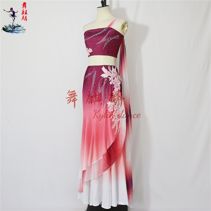 新款傣族舞蹈演出服孔雀舞鱼尾半身裙彩云之南民族定制绣花表演服