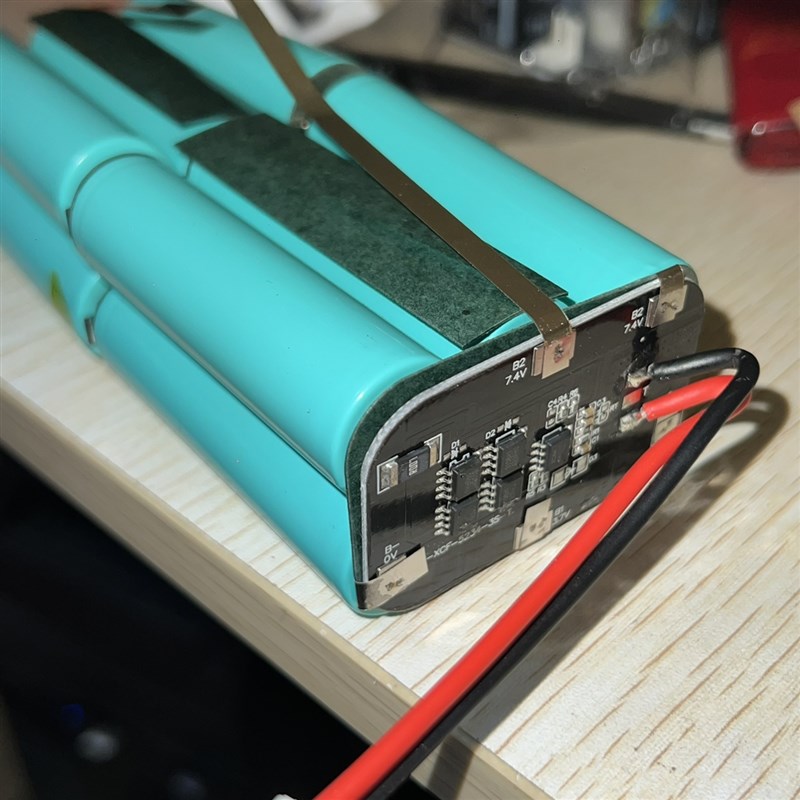 11.1V锂电池 12颗18650带保护板 容量14400mAH