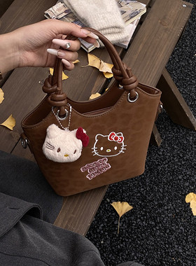 复古HelloKitty包包女2025新款可爱手拎水桶包时尚凯蒂猫斜挎包